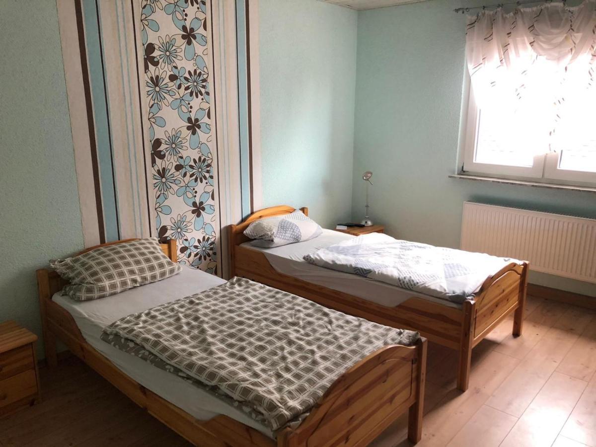 Monteurunterkunft Oberhausen-Rheinhausen Екстер'єр фото