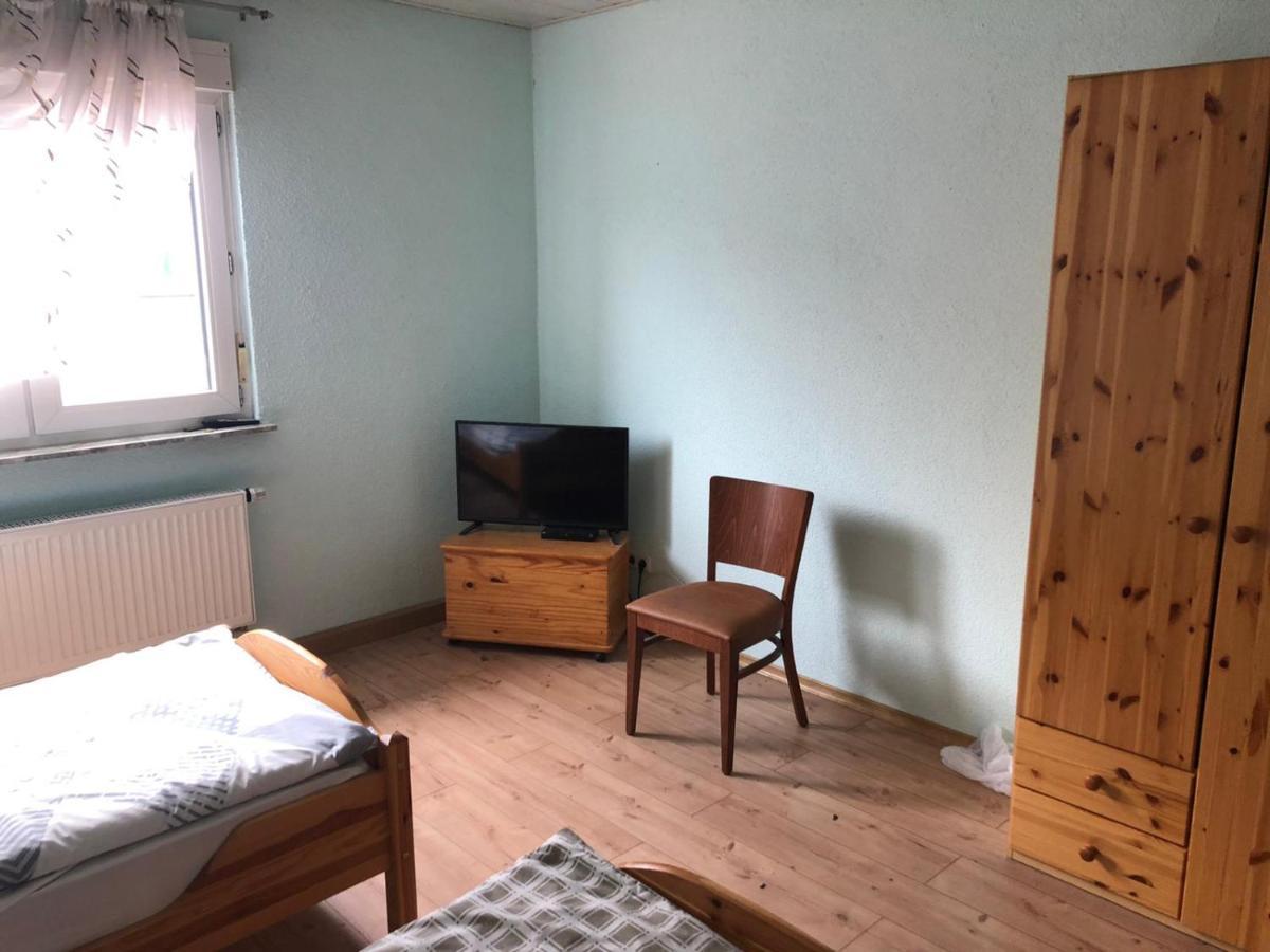 Monteurunterkunft Oberhausen-Rheinhausen Екстер'єр фото